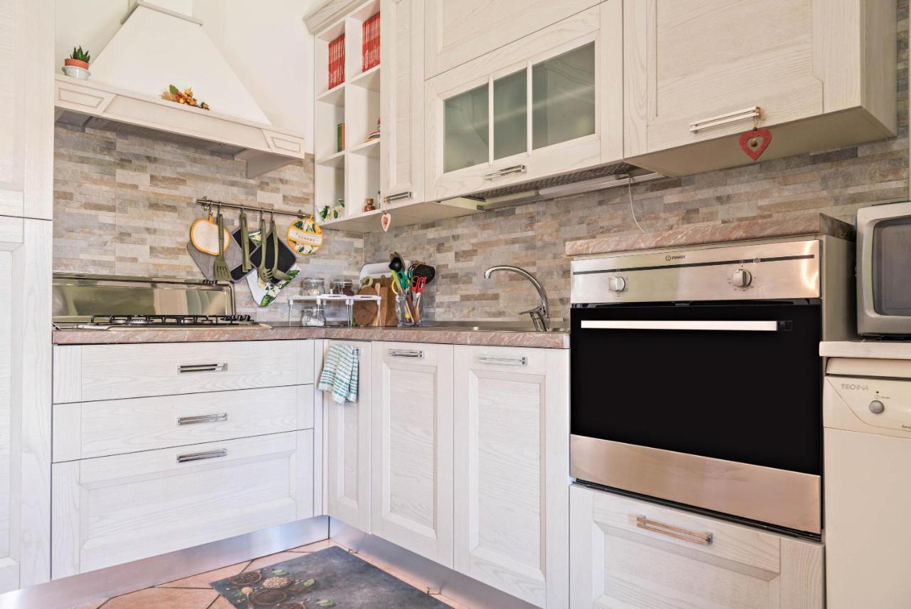 Tinas Yellow Home Leggiuno Экстерьер фото